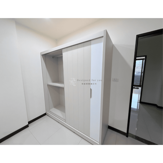 O013 奶茶5尺推門衣櫃