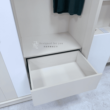 O013 奶茶5尺推門衣櫃