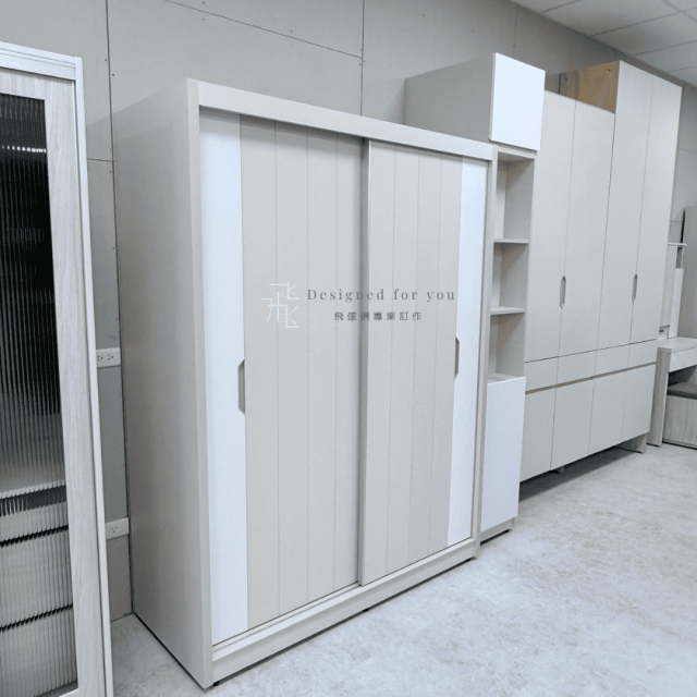 O013 奶茶5尺推門衣櫃