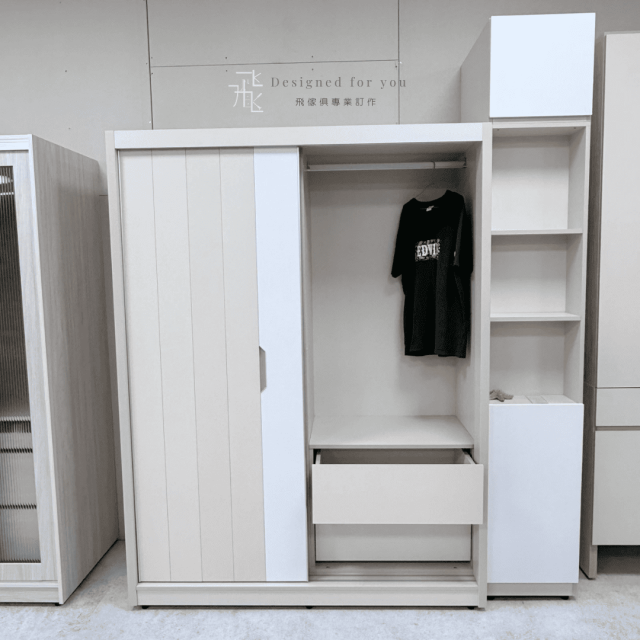 O013 奶茶5尺推門衣櫃