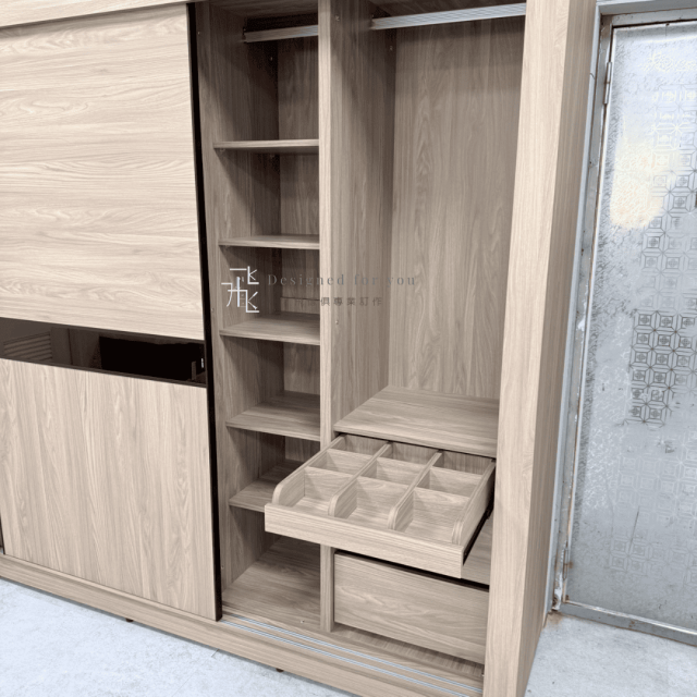 O007 芬迪7尺LED推門衣櫃